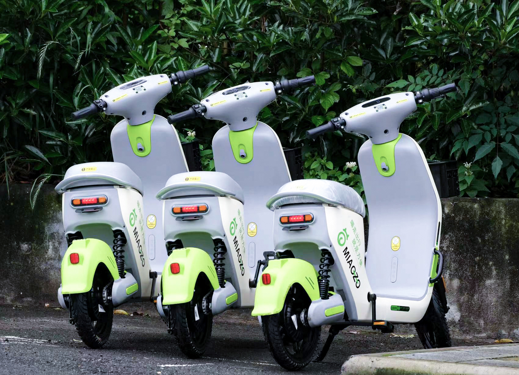 停在路邊的喵走出行共享電單車 停在路邊的喵走出行共享電單車