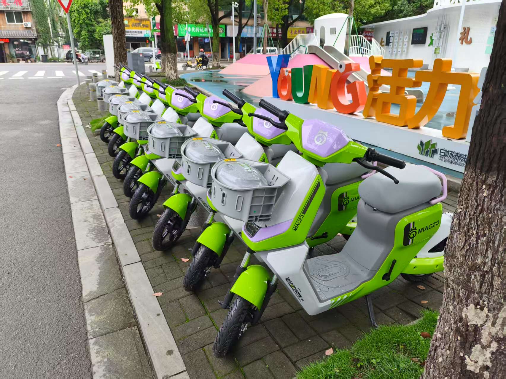 寧波江北街頭出現(xiàn)的喵走出行共享電單車